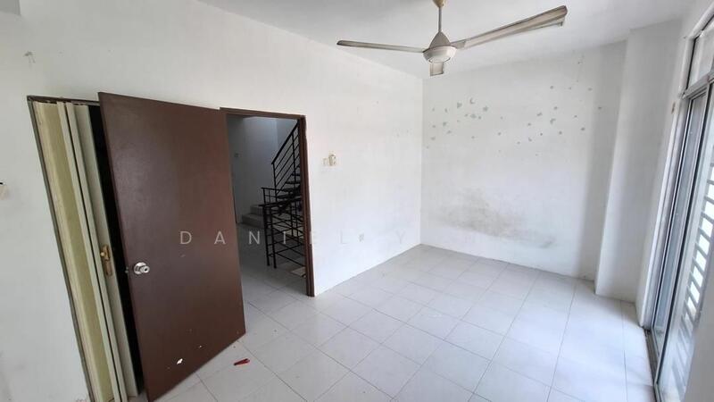 Untuk Dijual - 2.5-storey Terraced House at Taman Scientex Kulai