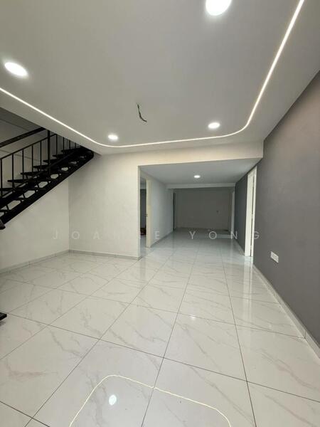 Untuk Dijual - Double Storey Low Cost Corner Lot @ 99 Jalan Mutiara Emas 2/33, Taman Mount Austin, Johor Bahru.