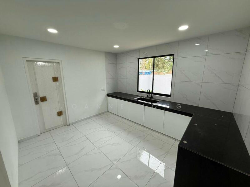 Untuk Dijual - Double Storey Low Cost Corner Lot @ 99 Jalan Mutiara Emas 2/33, Taman Mount Austin, Johor Bahru.