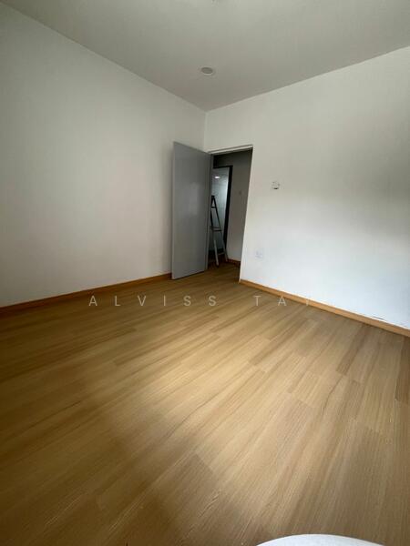 For Sale - Mount Austin Mounts Austins