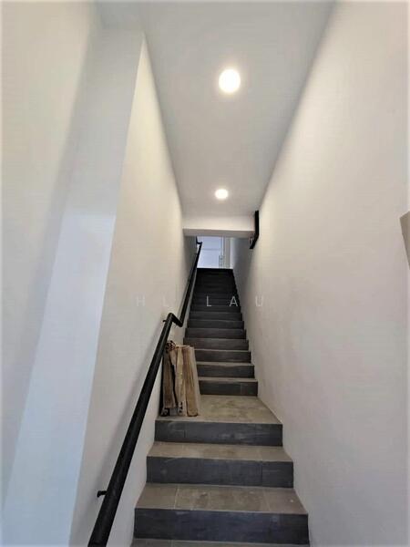 For Rent - 2nd Floor Renovated Shop Office @ Jalan Kenari 6 Bandar Puchong Jaya