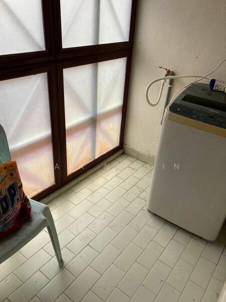 Untuk Disewa - Sri Ayu