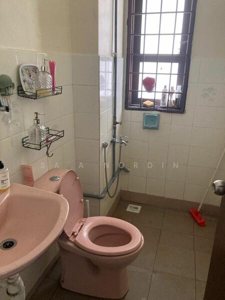 Untuk Disewa - Sri Ayu