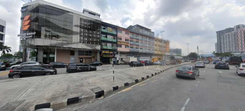 Untuk Dijual - desa gombak 4 sty shop and mezzanine floor . jalan gombak . facing main road . 22x84 . 7500 sqf