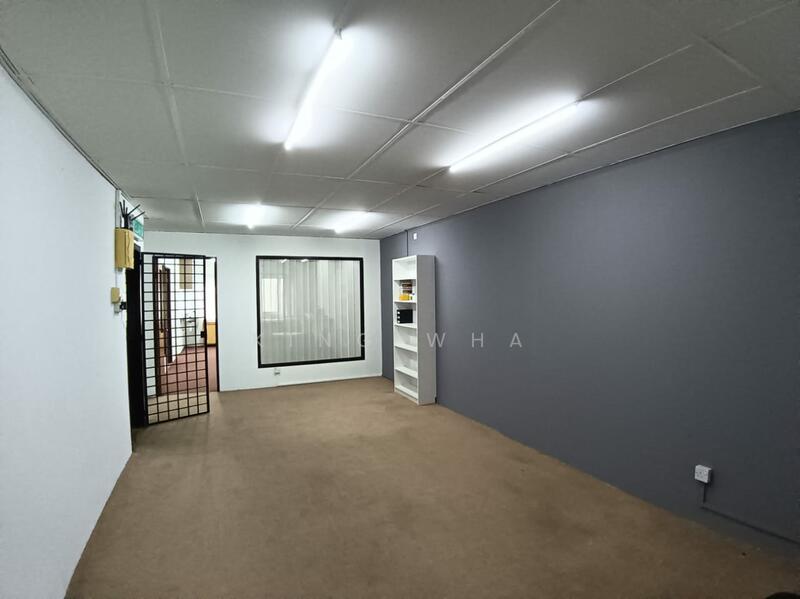 For Rent - wangsa setia 1 . office space facing main road . actual photos . 20x60 2nd floor . walk up