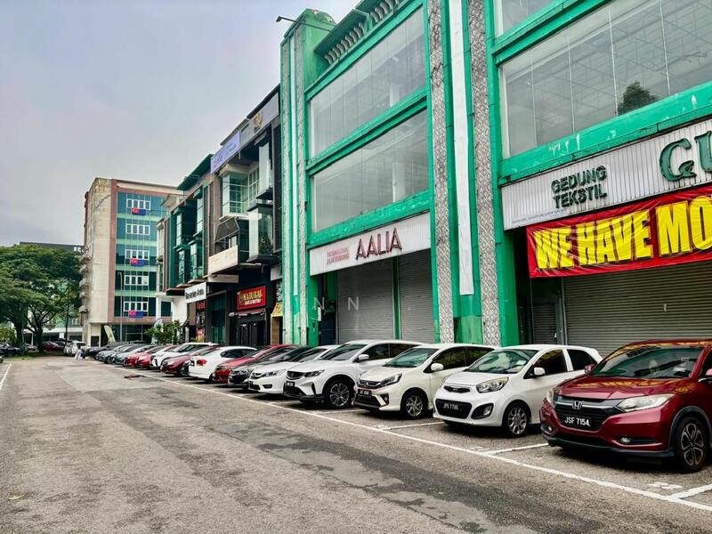 Untuk Dijual - Danga Utama ( ROI：5% ) 3.5 Storey Shoplot