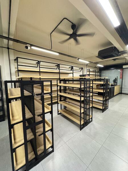 For Rent - (Fully Renovated + Extended) Ground floor Shop @ Bkt Serdang, Seri Kembangan