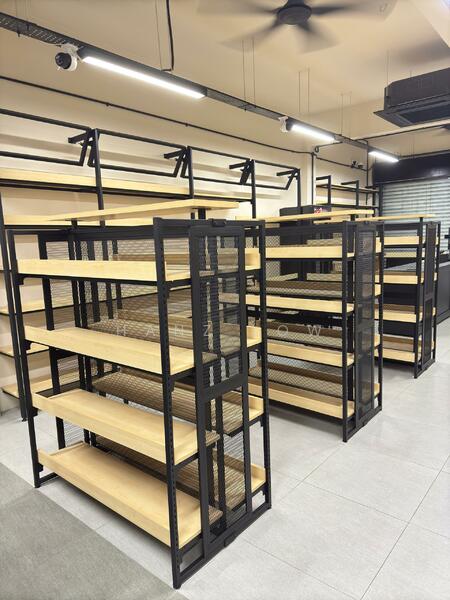 For Rent - (Fully Renovated + Extended) Ground floor Shop @ Bkt Serdang, Seri Kembangan