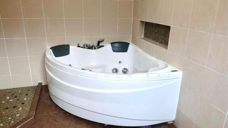 Untuk Disewa - Straits Regency