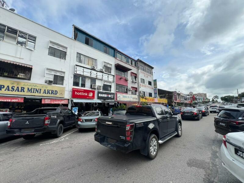 For Rent - Taman Maju Jaya ( Pelangi 报馆街) Three Storey Shoplot Intermediate