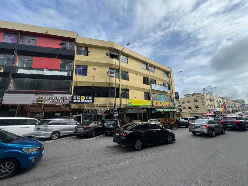 For Rent - Taman Maju Jaya ( Pelangi 报馆街) Three Storey Shoplot Intermediate