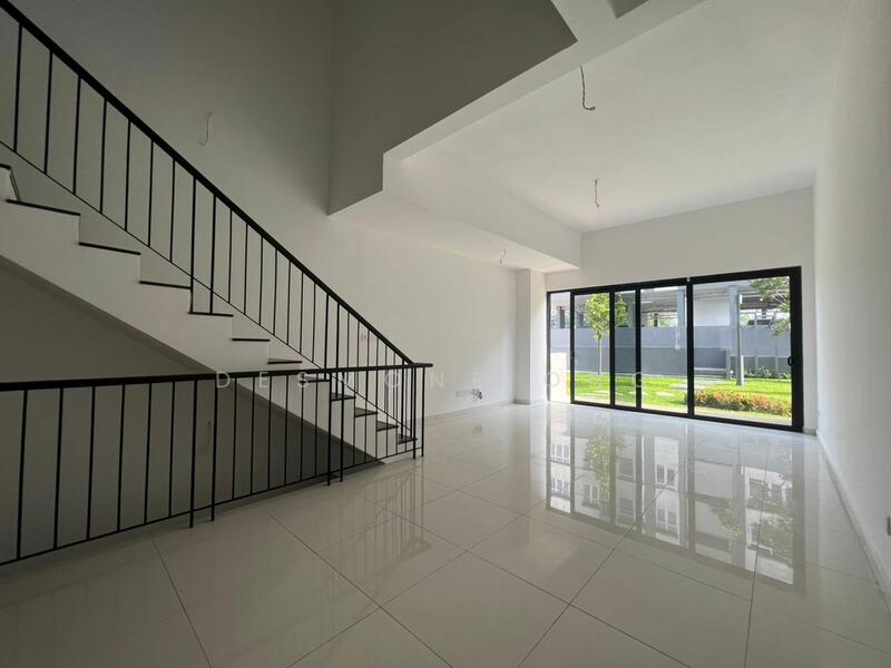Untuk Dijual - 3.5-storey Terraced House at Bukit Serdang