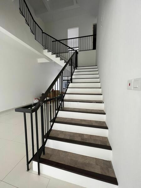 Untuk Dijual - 3.5-storey Terraced House at Bukit Serdang