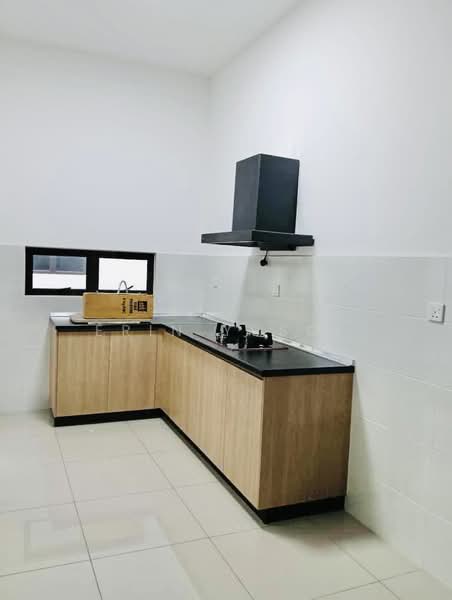 Rumah Teres untuk Disewa di Eco Grandeur (Puncak Alam) - Erin Yusof - Kitchen - PropertyGuru.com.my