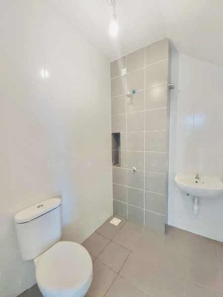 Rumah Teres untuk Disewa di Eco Grandeur (Puncak Alam) - Erin Yusof - Bathroom - PropertyGuru.com.my