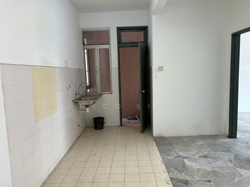 Pangsapuri untuk Dijual di Kenanga Apartment - Nyco Lim - Kitchen - PropertyGuru.com.my