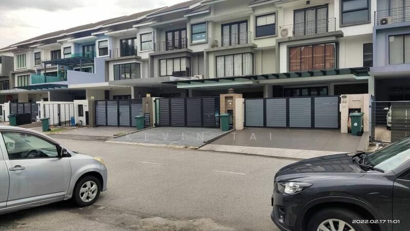 For Rent - 3-storey Terraced House at Lake Fields