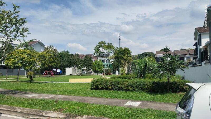 For Rent - 3-storey Terraced House at Lake Fields