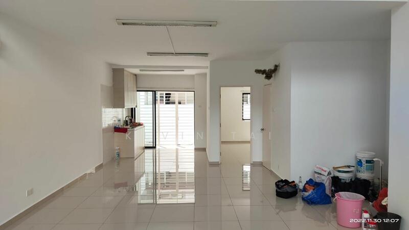 For Rent - 3-storey Terraced House at Lake Fields