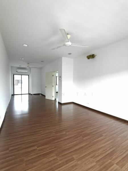 For Rent - 3-storey Terraced House at Lake Fields