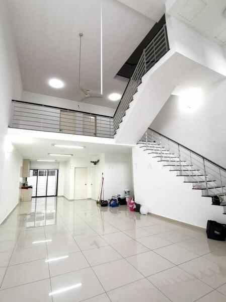 For Rent - 3-storey Terraced House at Lake Fields