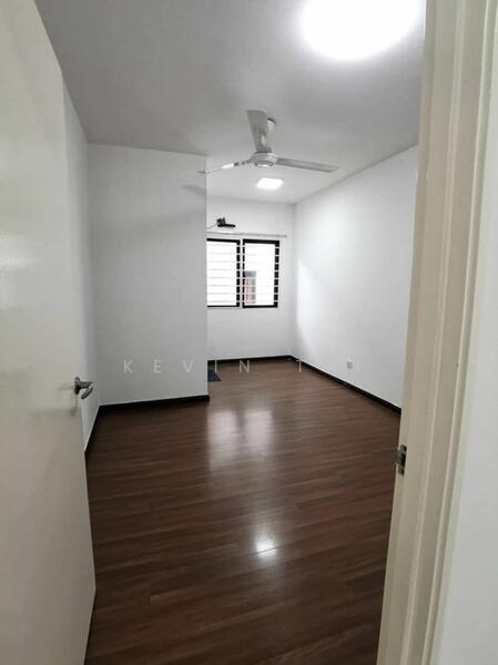 For Rent - 3-storey Terraced House at Lake Fields