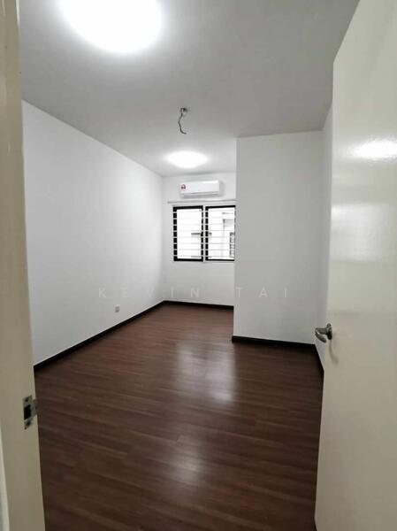 For Rent - 3-storey Terraced House at Lake Fields