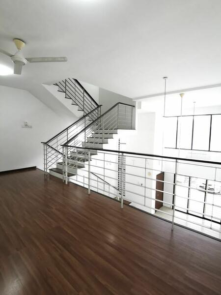 For Rent - 3-storey Terraced House at Lake Fields