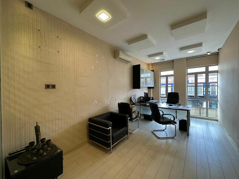 Untuk Dijual - Bandar Baru Uda ( Intermediate Lot ) Double Storey Shoplot