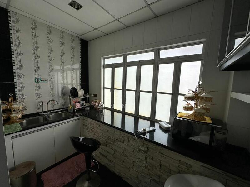 Untuk Dijual - Bandar Baru Uda ( Intermediate Lot ) Double Storey Shoplot