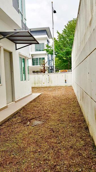 Untuk Dijual - CORNER LOT 3 Storey Semi D, Bandar Sungai Long