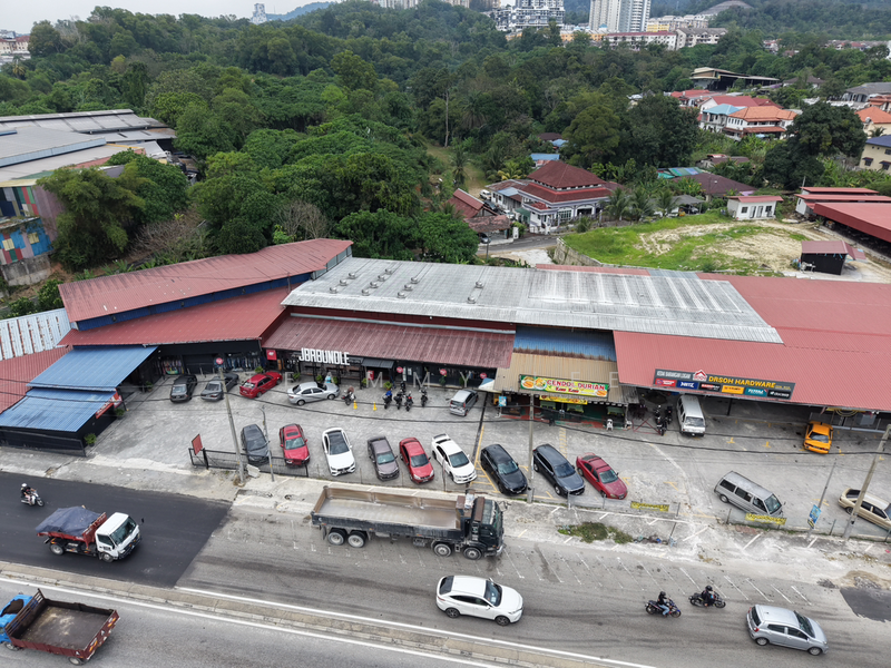 For Sale - ROI 6.8% 27265sf Commercial Land Mainroad Hulu Langat Batu 9, Fully Tenanted