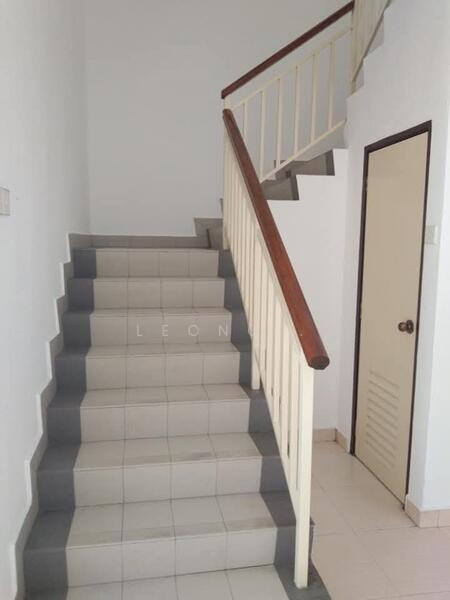 Untuk Disewa - Lorong Sungai Tiram