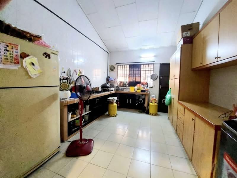 1-storey Terraced House for Sale in Taman Ipoh Timur (Ipoh) - Amie Chong - Kitchen - PropertyGuru.com.my