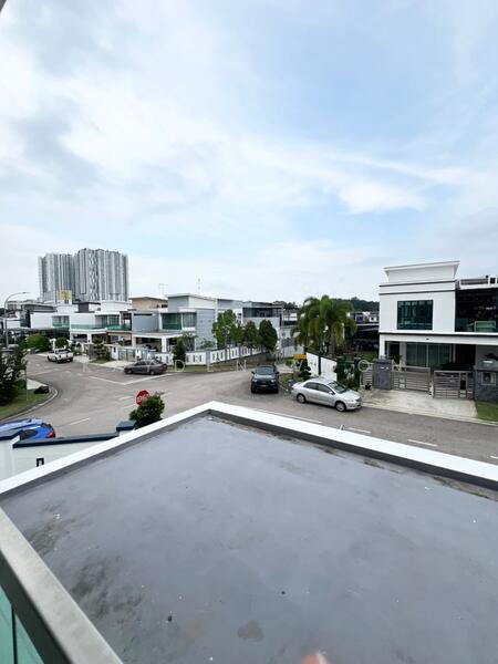 Untuk Dijual - 𝗢𝗹𝗲𝗮𝗻𝗱𝗲𝗿 @ 𝗞𝗲𝗺𝗽𝗮𝘀 Double Storey Cluster Corner