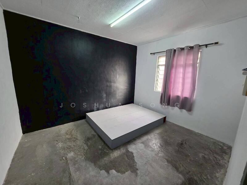 For Sale - Pekan Nana Pekans Nanas