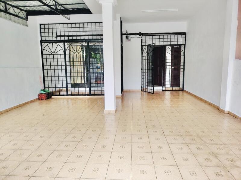For Rent - Taman Dahlia (Bandar Baru Salak Tinggi)
