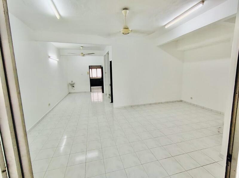 For Rent - Taman Dahlia (Bandar Baru Salak Tinggi)