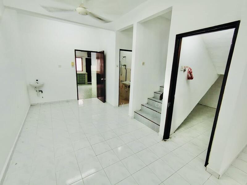 For Rent - Taman Dahlia (Bandar Baru Salak Tinggi)