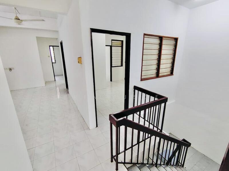 For Rent - Taman Dahlia (Bandar Baru Salak Tinggi)