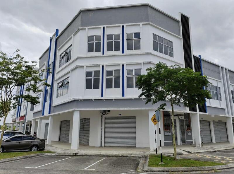 For Sale - 3 Storey Corner Shoplot @ Jalan Kiambang, Indahpura, Kulai Vervocity Johor. Near I-Park