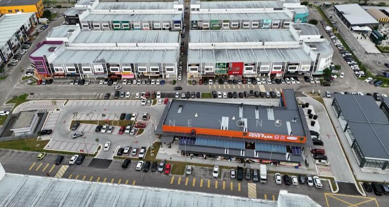 For Sale - 3 Storey Corner Shoplot @ Jalan Kiambang, Indahpura, Kulai Vervocity Johor. Near I-Park