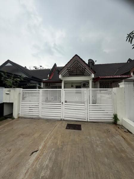 1-storey Terraced House for Rent in Bandar Kinrara Seksyen 3 (Bandar Kinrara) - Tron Wan - Exterior - PropertyGuru.com.my