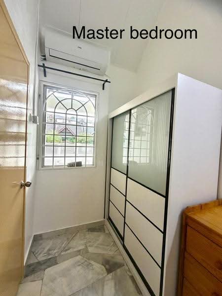 1-storey Terraced House for Rent in Bandar Kinrara Seksyen 3 (Bandar Kinrara) - Tron Wan - Master Bedroom - PropertyGuru.com.my
