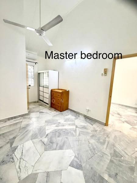 1-storey Terraced House for Rent in Bandar Kinrara Seksyen 3 (Bandar Kinrara) - Tron Wan - Master Bedroom - PropertyGuru.com.my