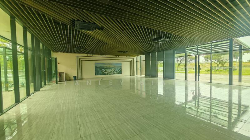 Untuk Disewa - Showroom at SILC with 2 acres Commercial land