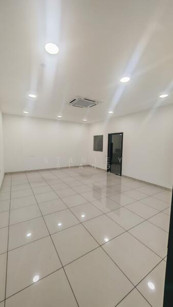 Untuk Disewa - Showroom at SILC with 2 acres Commercial land
