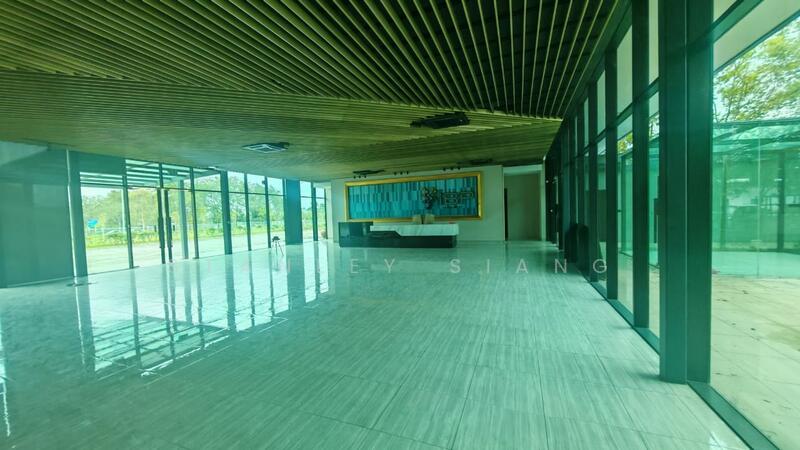 Untuk Disewa - Showroom at SILC with 2 acres Commercial land