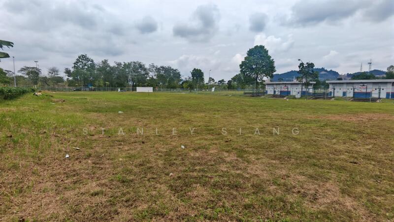 Untuk Disewa - Showroom at SILC with 2 acres Commercial land