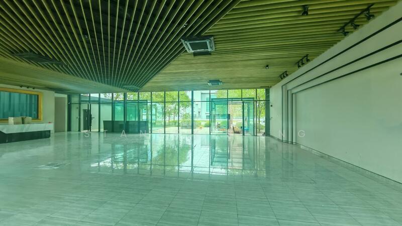 Untuk Disewa - Showroom at SILC with 2 acres Commercial land
